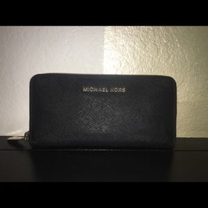 Michael Kors Jet Set Travel Leather Wallet
